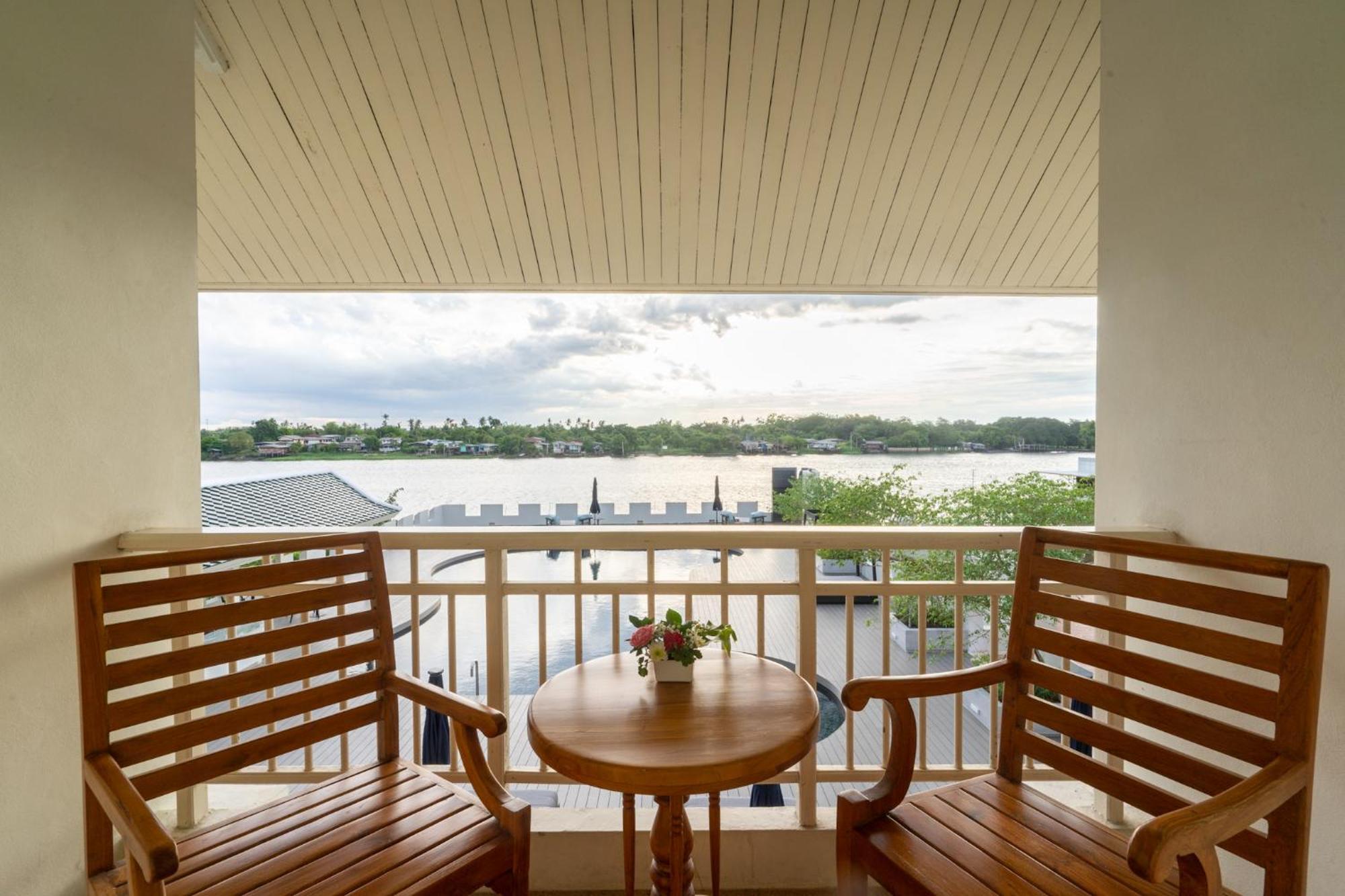 Kalanan Riverside Resort Нонтхабури Экстерьер фото