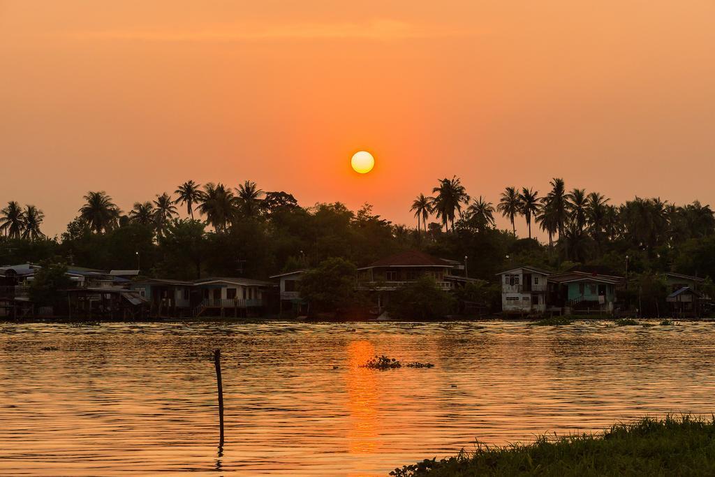 Kalanan Riverside Resort Нонтхабури Экстерьер фото